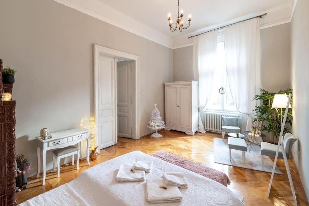 No.8: Lovely & Cosy 3-Room Heart Of The City ทิมิชัวรา ภายนอก รูปภาพ