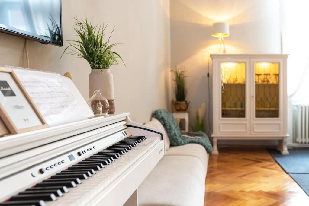 No.8: Lovely & Cosy 3-Room Heart Of The City ทิมิชัวรา ภายนอก รูปภาพ