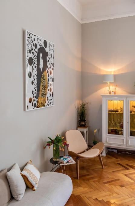 No.8: Lovely & Cosy 3-Room Heart Of The City ทิมิชัวรา ภายนอก รูปภาพ