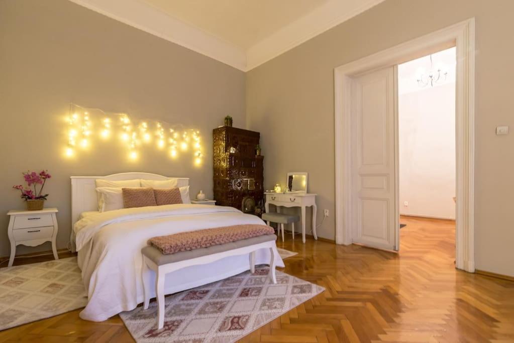 No.8: Lovely & Cosy 3-Room Heart Of The City ทิมิชัวรา ภายนอก รูปภาพ